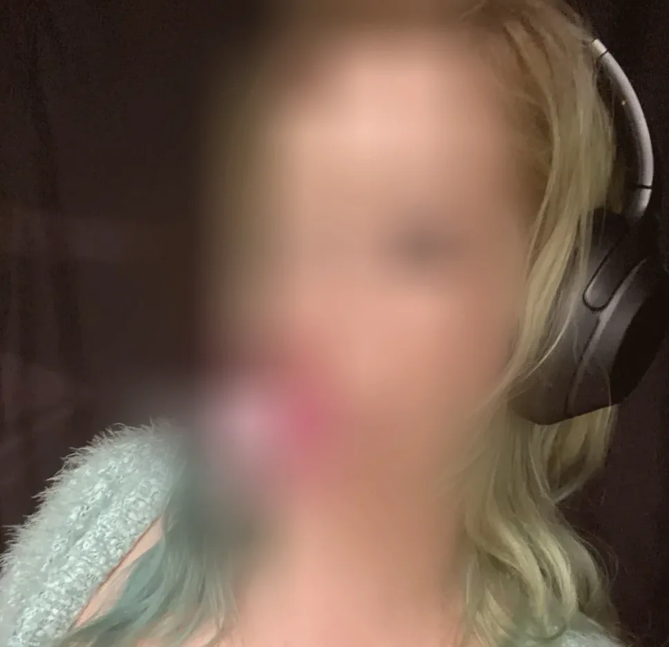 Alena, 35