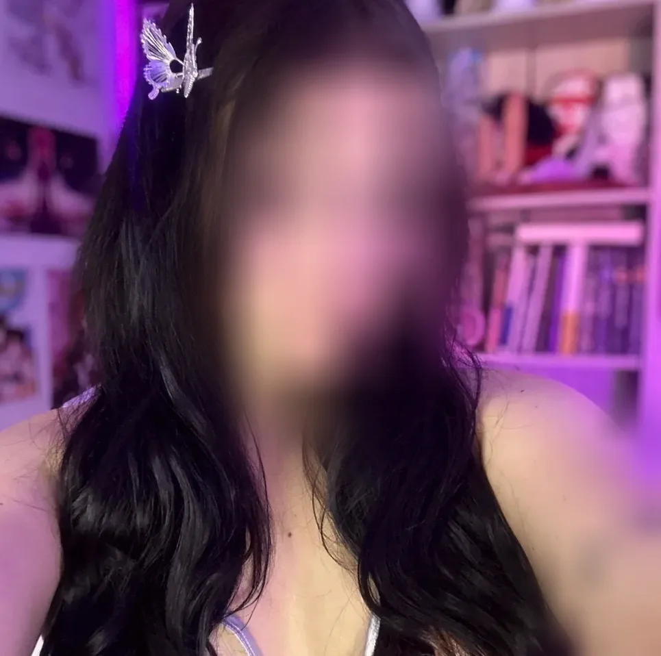 Emilia, 26