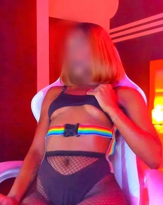Leyla, 25