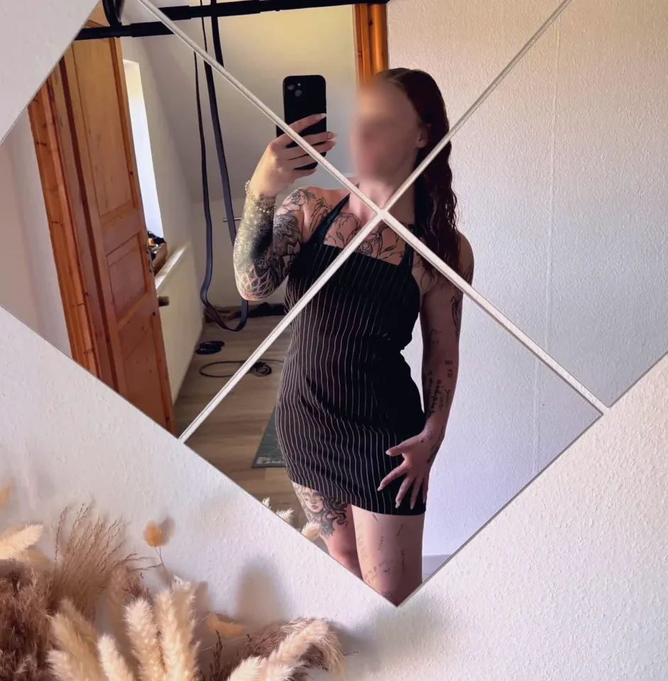 Lilly, 28