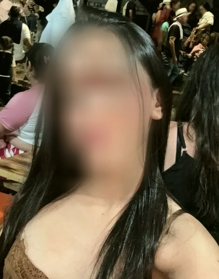 Sabrina, 23