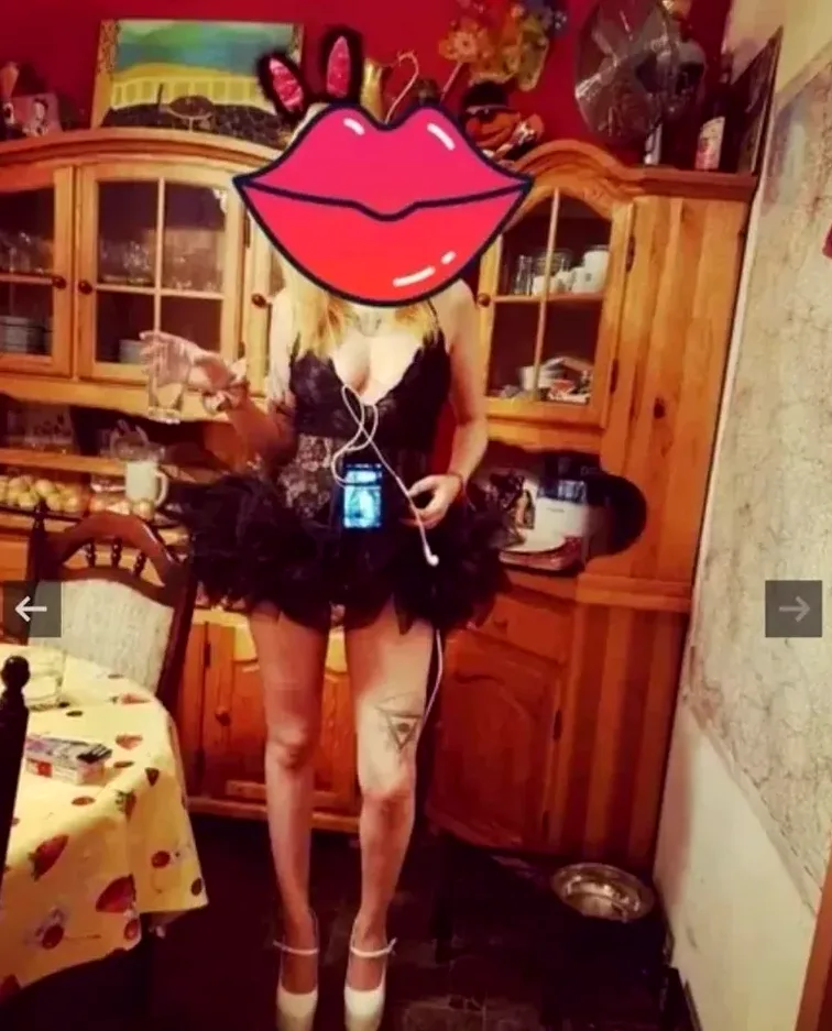 Sabrina, 34