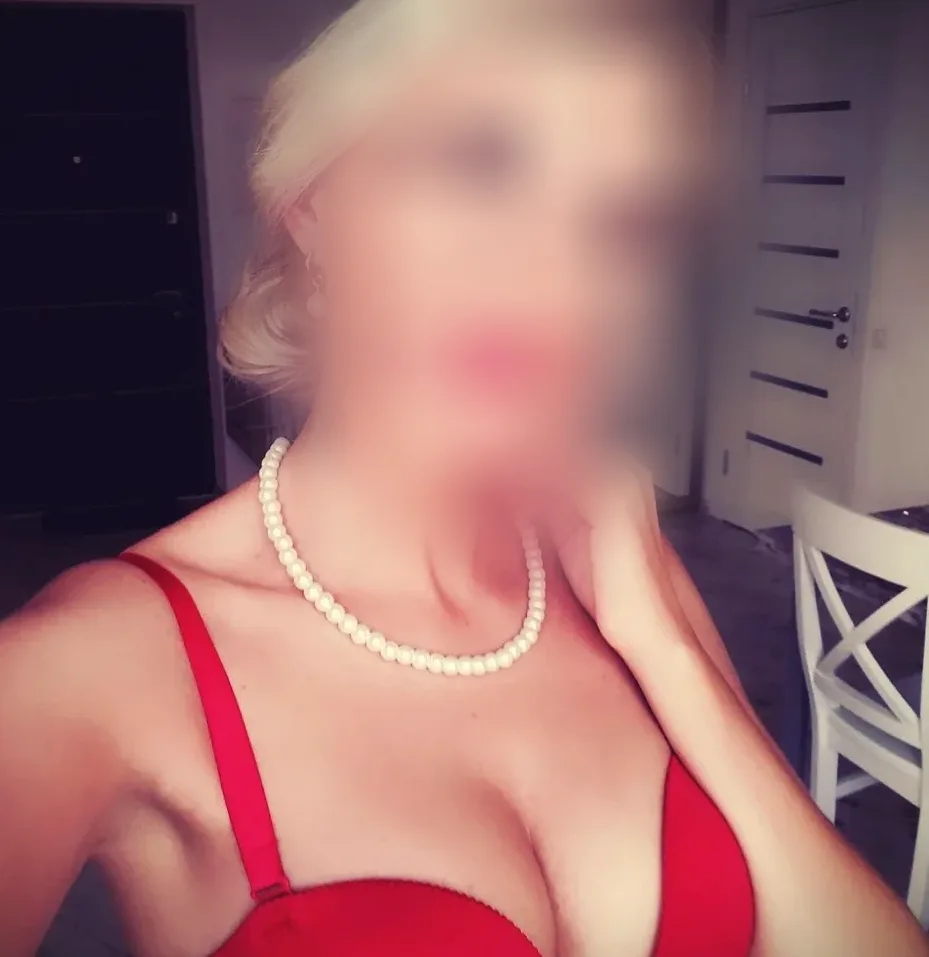 Vanessa, 36